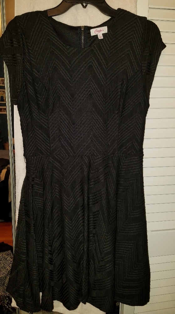 Candie's chevron print black dress sz L